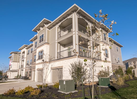 Building Exterior at Cue Luxury Apartments, Texas, 77433
