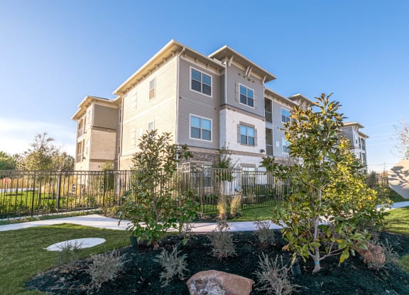 Garden Space at Cue Luxury Apartments, Cypress