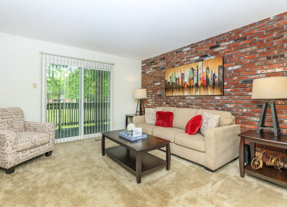 Whispering_Hills_Interior_2_St_Louis_MO