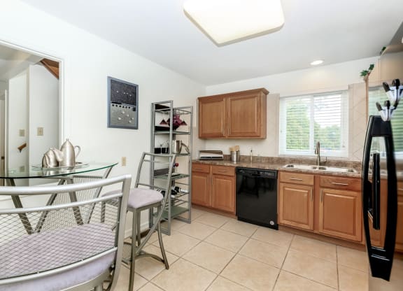 Whispering_Hills_Interior_1_St_Louis_MO