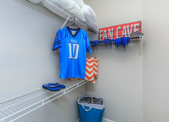 Master Closet 01
