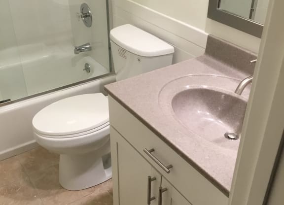 this is a photo of the bathroom in the 1 bedroom clipper floor plan at nant