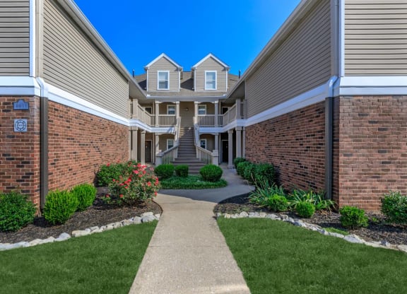 Fenwick_Place_Exterior_11_Louisville_KY