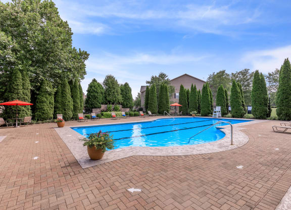 Terraces_At_Forest_Springs_Pool_4_Louisville_KY