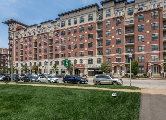 The_Orion_Exterior_6_St_Louis_MO