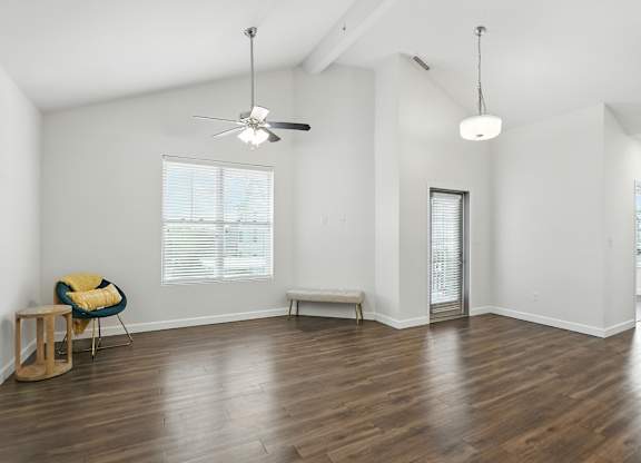A room with a ceiling fan and a window with blinds at Bramblett Hills Luxury Apartments in O Fallon MO 63366