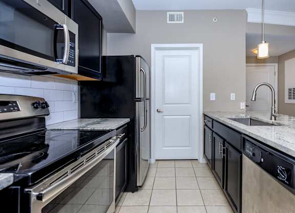 Corbin Crossing Luxury Apartments in Overland Park, KS 66223 - Amherst 03.jpg