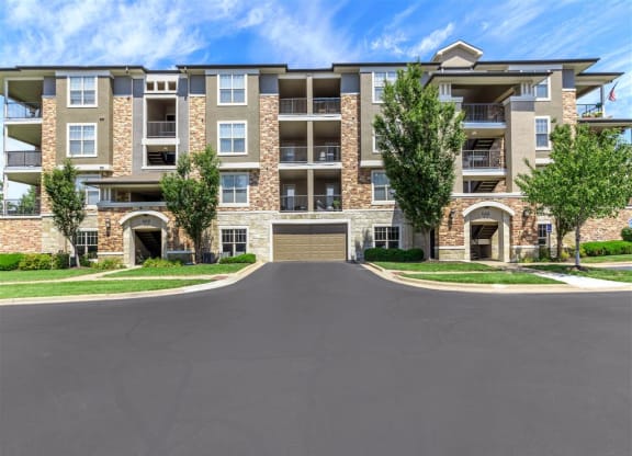 Corbin_Crossing_Exterior_13_Overland_Park_KS
