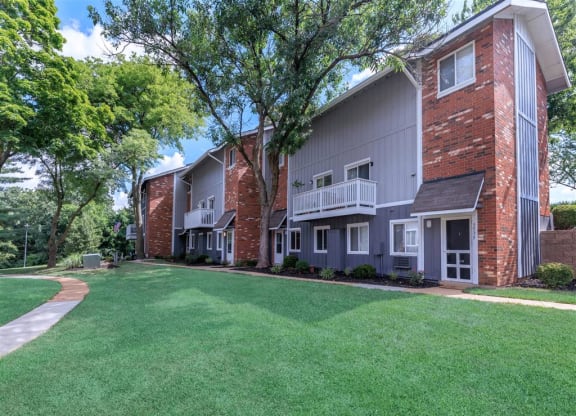 Southmoor_Exterior_2_St_Louis_MO