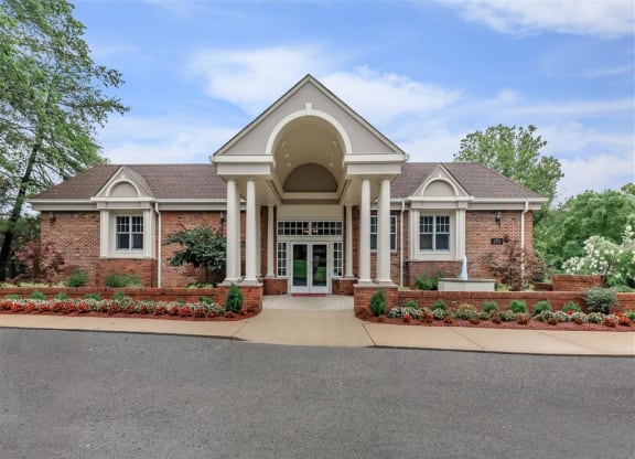 Whispering_Hills_Exterior_10_St_Louis_MO