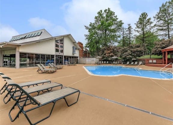 Whispering_Hills_Pool_9_St_Louis_MO