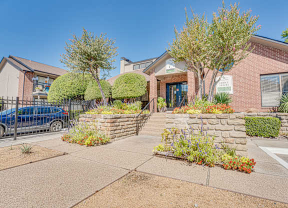 Exterior of House at Bardin Oaks Apartments, Arlington, Texas