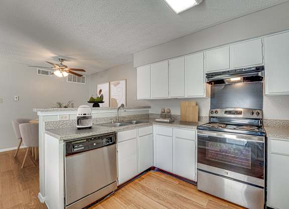 Functional Kitchen at Bardin Oaks Apartments, Arlington, TX