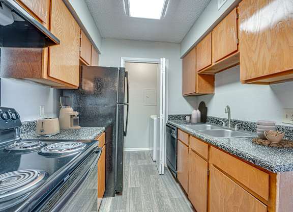 Apartment Kitchen at Bardin Oaks Apartments, Arlington, TX, 76018