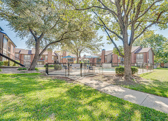 Lush Green Lawn at Bardin Oaks Apartments, Arlington, Texas