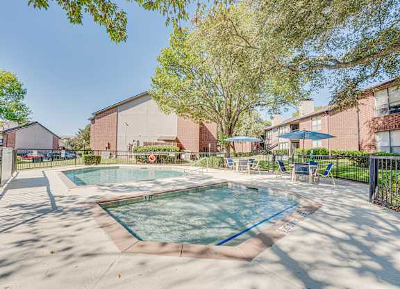 Apartment Swimming Pool at Bardin Oaks Apartments, Arlington, TX, 76018