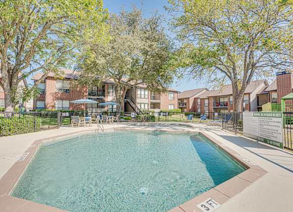 Luxury Swimming Pool at Bardin Oaks Apartments, Arlington, 76018