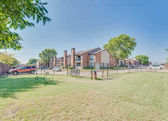 Green Lawn at Bardin Oaks Apartments, Arlington