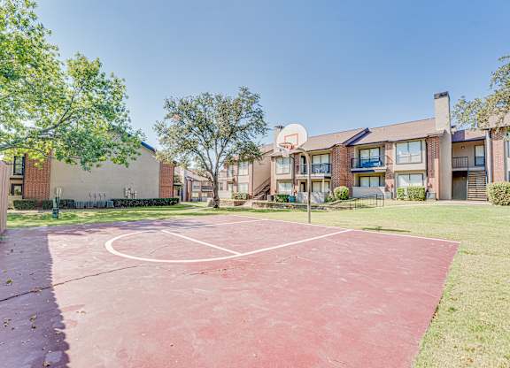 Outdoor Basketball Court at Bardin Oaks Apartments, Texas, 76018