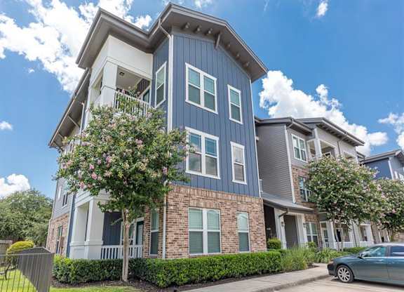 Elegant Exterior View at Delray Apartments, Texas