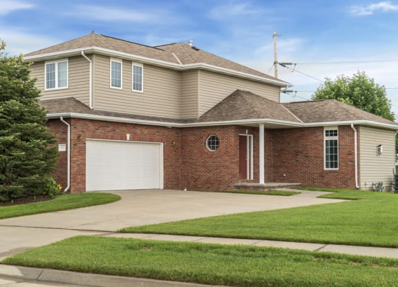 Street view of Cascade Pines duplex homes in Lincoln NE