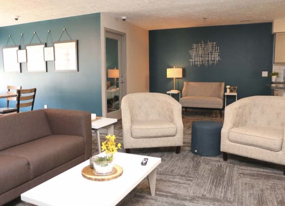 View of sitting area at the clubhouse-Eagle Run Apartments in Omaha NE
