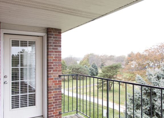 Williamsburg Park Apartments Large Balcony Space Lincoln NE