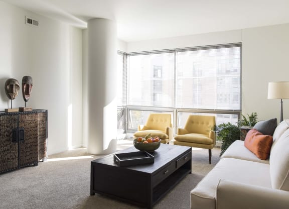 Interiors-Midtown-Crossing-Apartments-Omaha-NE-one-bedroom-apartment
