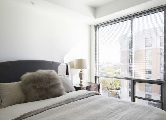 Interiors-Midtown-Crossing-Apartments-Omaha-NE-one-bedroom-apartment
