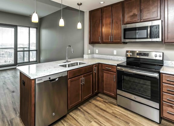 Interiors-Midtown-Crossing-Apartments-Omaha-NE-one-bedroom-apartment