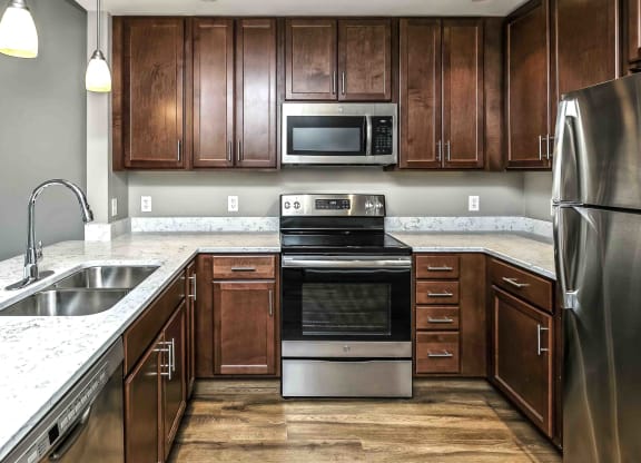 Interiors-Midtown-Crossing-Apartments-Omaha-NE-one-bedroom-apartment1