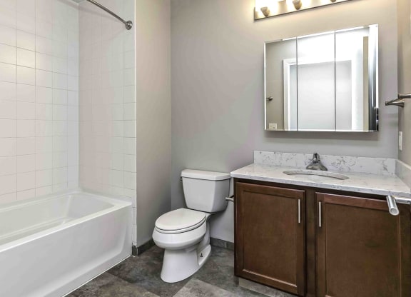 Interiors-Midtown-Crossing-Apartments-Omaha-NE-one-bedroom-apartment