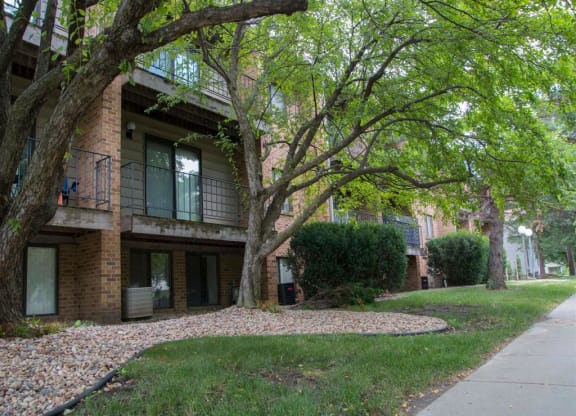 Exterior side view at Capitol View Apartments in Lincoln Nebraska