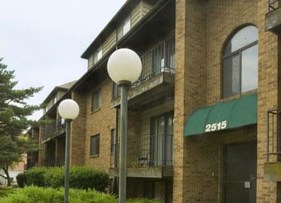 Exterior entrance at Capitol View Apartments in Lincoln Nebraska