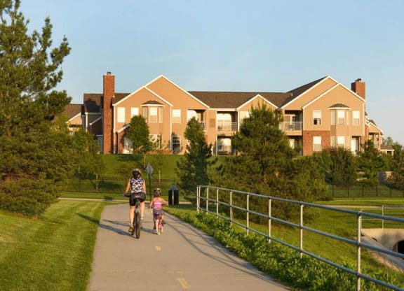 adjacent bike path at Ridge Pointe Villas in Lincoln Nebraska