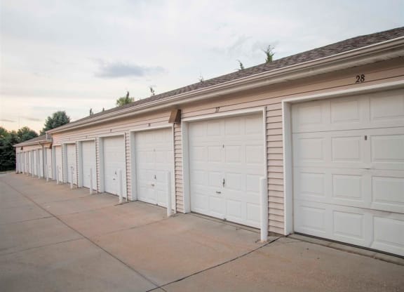 Exteriors-Skyline View Apartments Detached Garages in Lincoln NE