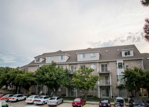 Exteriors-Skyline View Apartments Outside Building View Lincoln NE