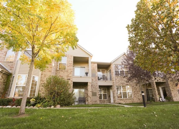 exterior landscaping at Stone Ridge Estates in Lincoln Nebraska
