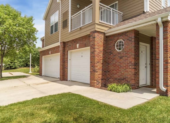 Attached garages at Ridge Pointe Villas