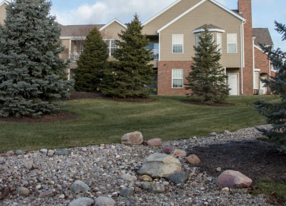 Exteriors-Ridge Pointe Villas near 40th and Pine Lake exterior