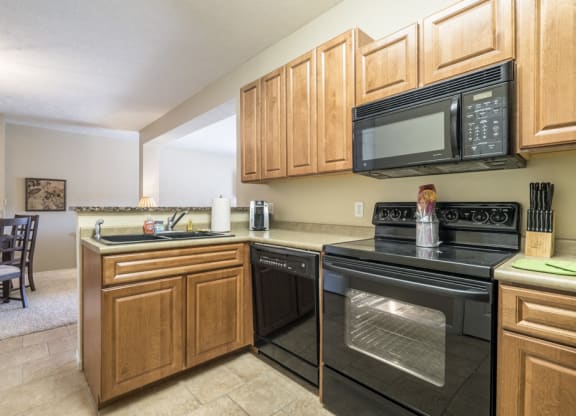 Interiors-Open kitchen at Ridge Pointe Villas in south Lincoln NE