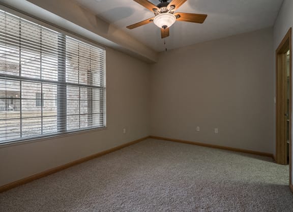 Large bedroom with ceiling fan at Stone Creek Villas Apartments in Omaha Nebraska