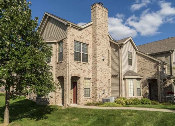 Private entrances at Stone Creek Villas townhomes in west Omaha NE 68116