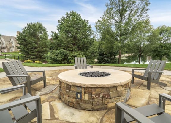 Outdoor fire pit and seating at Stone Ridge Estates