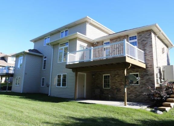 View of large deck at Stone Ridge Estates' duplexes for rent in south Lincoln Nebraska
