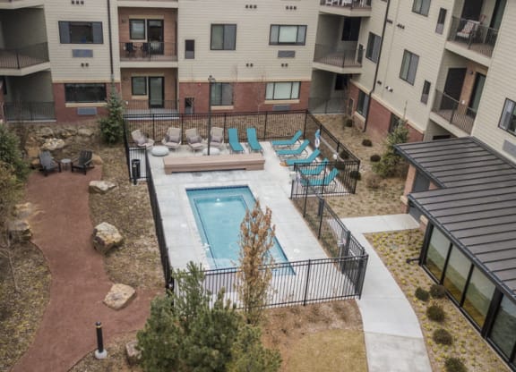 The Conrad courtyard with park, cocktail pool and spa, grills and walking path in Omaha NE