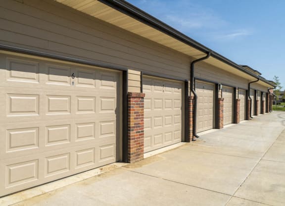Detached garages available for rent at The Villas at Mahoney Park