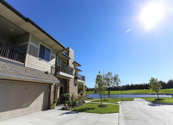 exterior building at Villas at Wilderness Ridge in Lincoln Nebraska