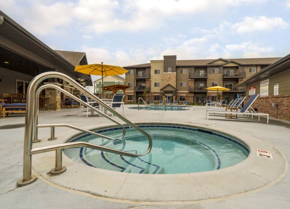 hot tub view of WH Flats new luxury apartments in south Lincoln NE 68516