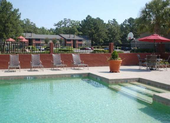 Three Oaks Apartments Pool